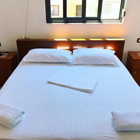 Vila Aliaj For 2 With Private Balcony And Garden View 아파트 Durrës