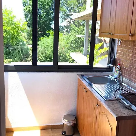 Vila Aliaj For 2 With Private Balcony And Garden View 아파트 *