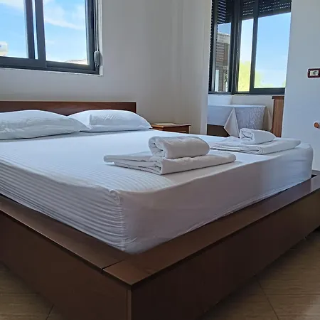 Vila Aliaj For 2 With Private Balcony And Garden View