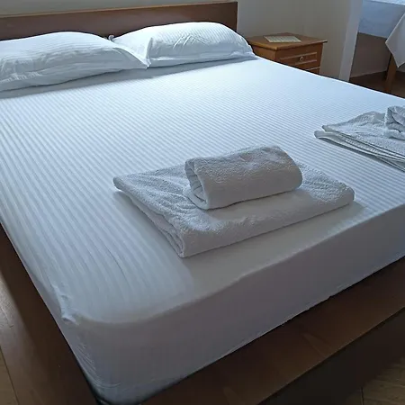 Vila Aliaj For 2 With Private Balcony And Garden View 아파트