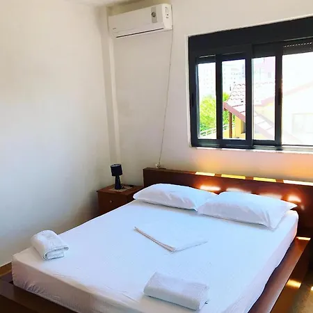Apartment Vila Aliaj For 2 With Private Balcony And Garden View